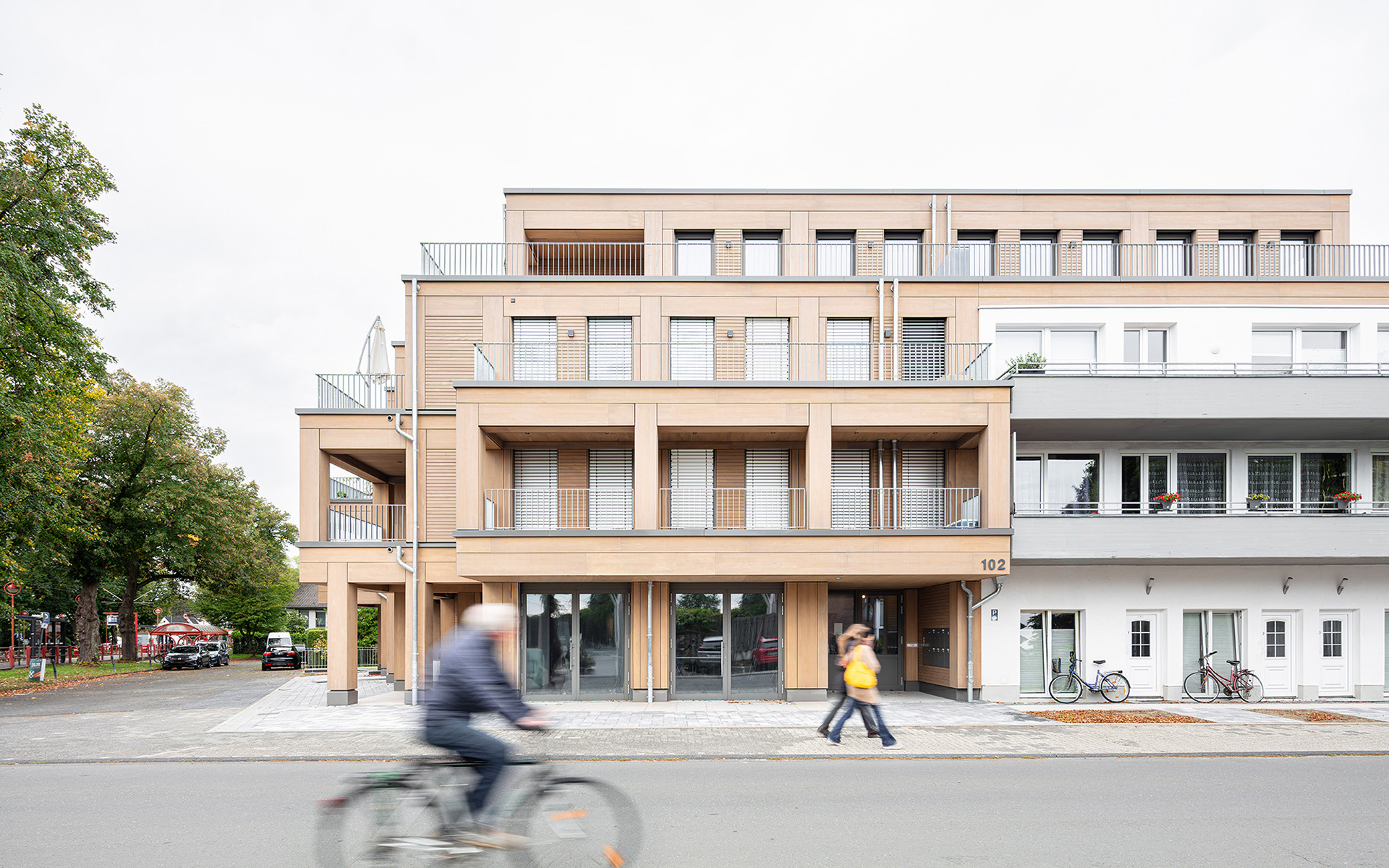 ISOWOODbau - Wohn- und Geschäftshaus Bergisch Gladbach